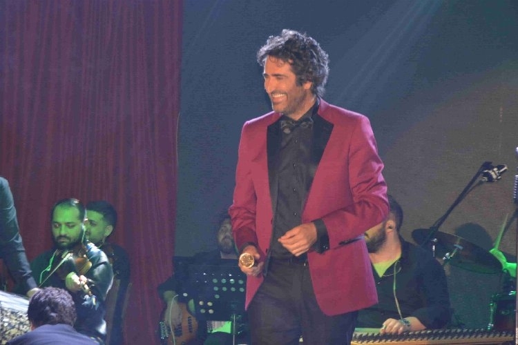 Mahsun Kırmızıgül: Türk Sinemasının Yıldızı, Müzik Arenasında da İz Bırakıyor